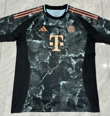 24/25 Bayern away
